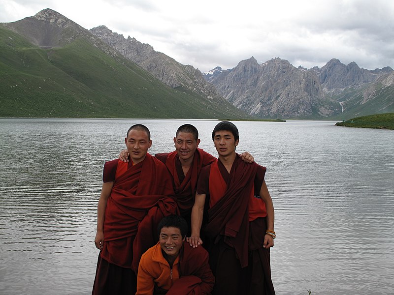 File:Local Tibetan Buddhists on the Tibetan Plateau.jpg