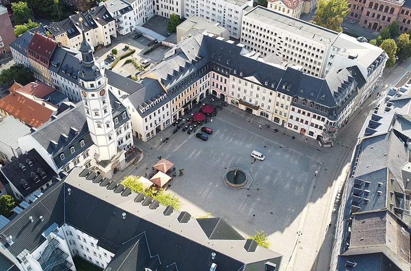 File:Luftaufnahme Markt Gera mit Rathaus.jpg