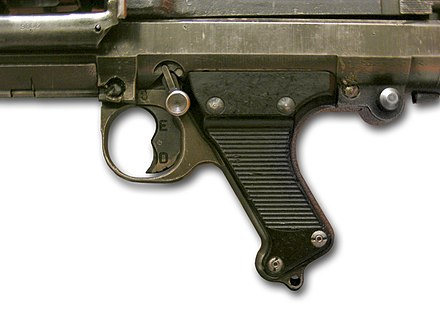 MG 34 machine gun: double-crescent trigger, E=semi-automatic fire, D=full automatic fire