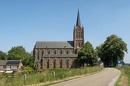 "Maasbommel,_de_Sint-Lambertuskerk_RM523092_IMG_4122_2018-06-06_13.43.jpg" by User:Michielverbeek