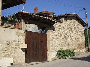 Façada d'una maison tipic dau vilatge.