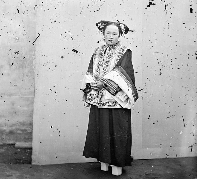 File:Manchu woman by John Thomson Wellcome L0056491 (cropped).jpg