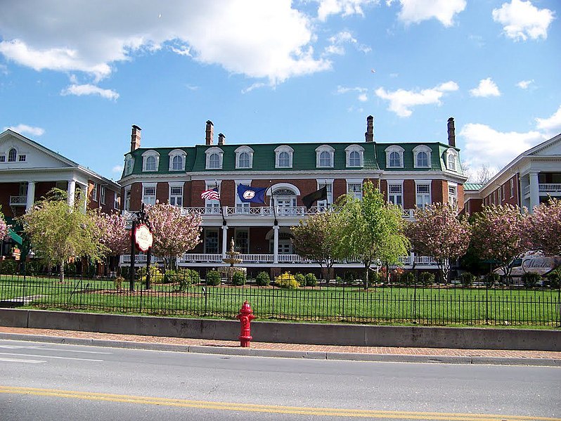 File:Martha Washington Inn.jpg