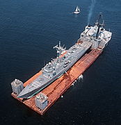 1988年，Mighty Servant 2（英語：Mighty Servant 2）運載美軍山謬·羅勃茲號巡防艦（英語：USS Samuel B. Roberts (FFG-58)）從迪拜返回美國，運費130萬美元[8]。[註 1]
