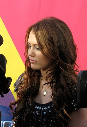 Miley Cyrus 2008 MTV VMA.jpg