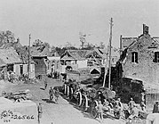 Les armées alliées à Montbrehain fin octobre 1918 (place du monument de nos jours).