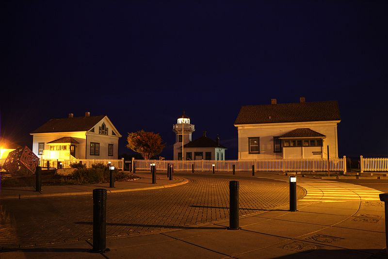 File:Mukilteo Light Station And Surrounding Buildings.jpg