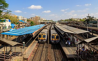 <span class="mw-page-title-main">Vile Parle railway station</span> Railway Station in Maharashtra, India