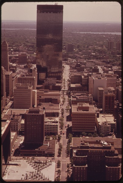 NICOLLET MALL FROM THE AIR. I.D.S. (INVESTORS DIVERSIFIED SERVICES) BUILDING REFLECTS SOME OF DOWNTOWN'S SMALLER... - NARA - 551522