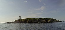 Na Liathanaich's diminutive lighthouse (geograph 5796173) (cropped).jpg