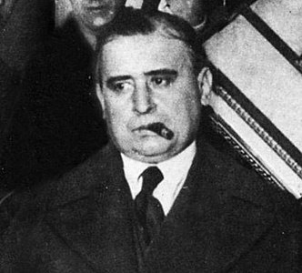 L'uruguaià Natalio Félix Botana va formar part del grup colpista i va utilitzar el popular Crítica que havia fundat per desprestigiar el president Yrigoyen