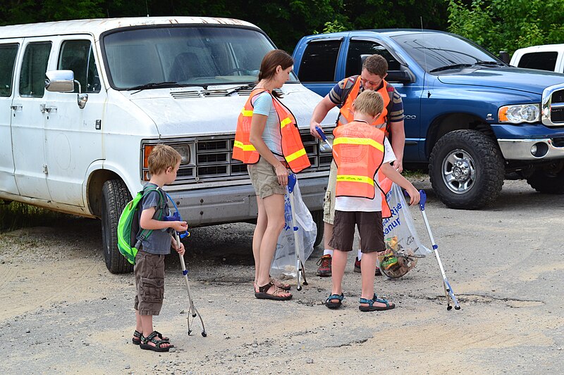 File:National Trails Day 2013! (8915242505).jpg