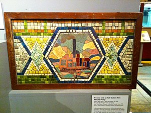 Eines der Mosaiken des alten Bahnhofs, ausgestellt im Verkehrsmuseum