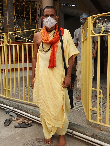 File:New normal for the priest during Durga Puja 2020 DSCN7128 1.jpg