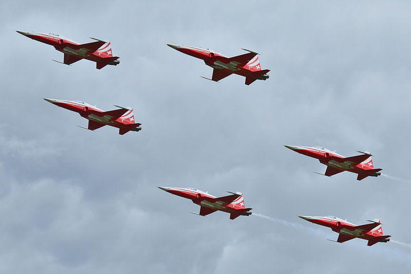 File:Northrop F-5 E Tiger II Patrouille Suisse (9699598081).jpg