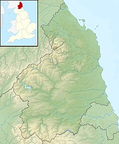 Mapa konturowa Northumberland, u góry nieco na prawo znajduje się punkt z opisem „Lindisfarne”