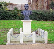 Bernardo O'Higgins statue near Richmond Bridge O'Higgins Statue, Richmond, London..jpg