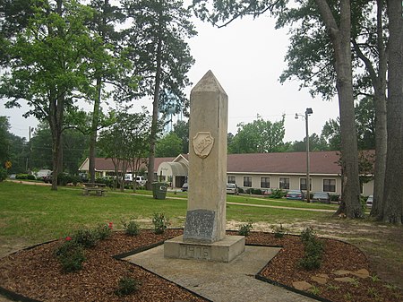 Obelisk in Centennial Park in Haynesville, LA IMG 0906.JPG