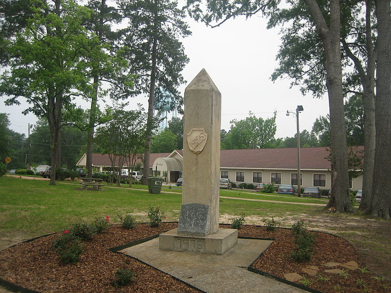 File:Obelisk in Centennial Park in Haynesville, LA IMG 0906.JPG