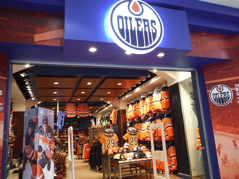 File:OilersStoreKingswayMall.jpg