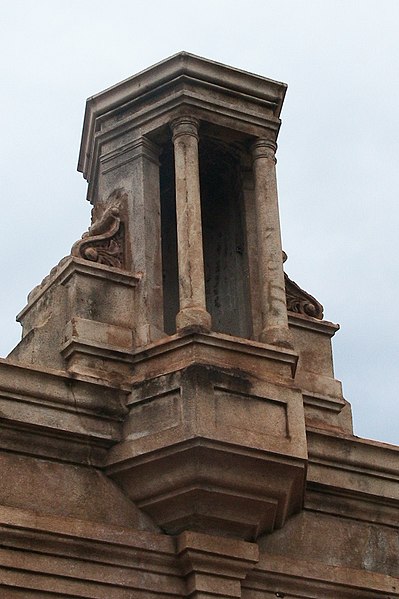 File:Old Maui High School ruins detail.jpg