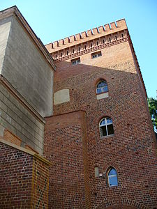 Toren met neogotische bovenbouw