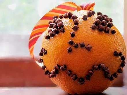 Around Christmas people hang oranges decorated with cloves in the window or place it on the table.
