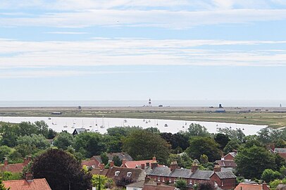 Golygfa ar draws aber Afon Alde tuag at Orford Ness