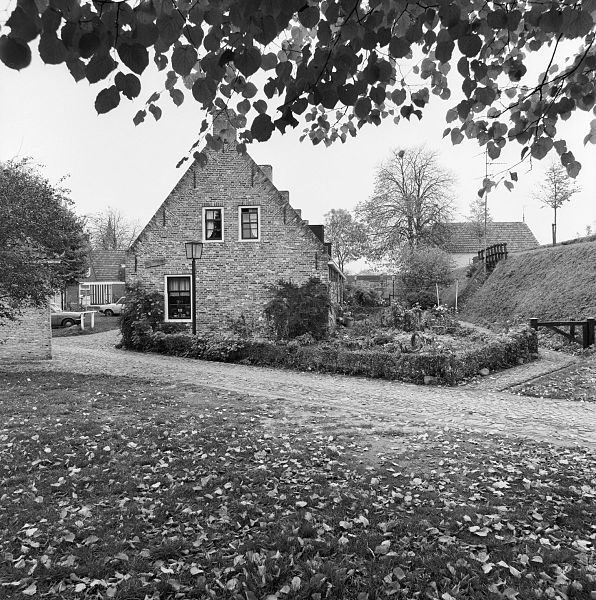 File:Overzicht Oude Wallen gezien naar Friesche Poort - Bourtange - 20037059 - RCE.jpg