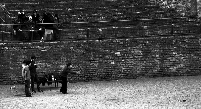 File:Pétanque in Arènes de Lutèce (26688640775).jpg