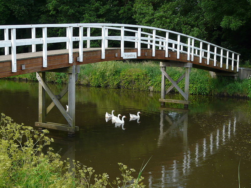 File:P1020480Vrijlandtbrug Ginneken.JPG