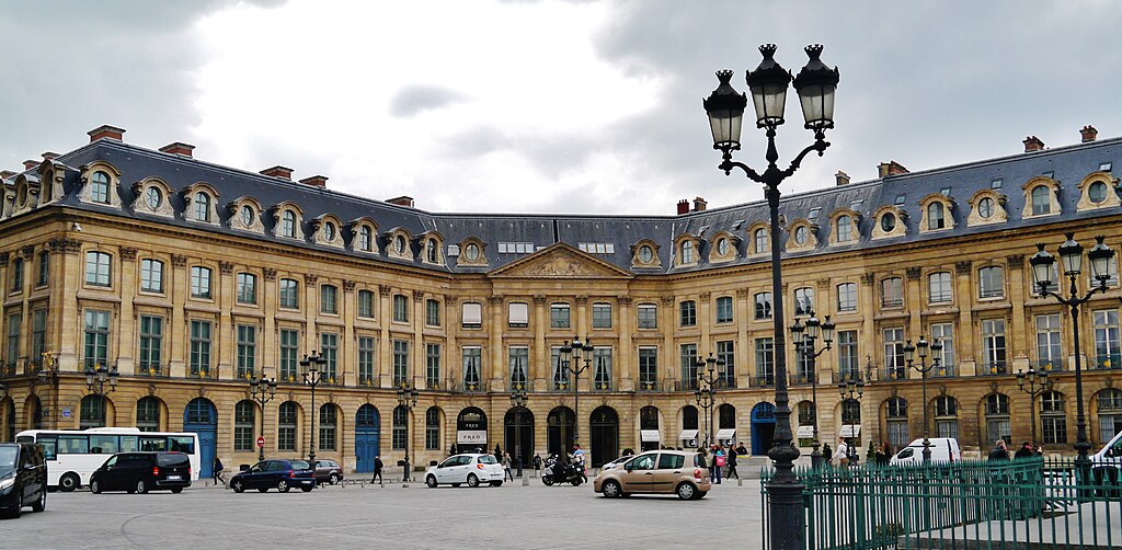 File:Hôtel Bristol at Paris Place Vendôme.jpg - Wikimedia Commons