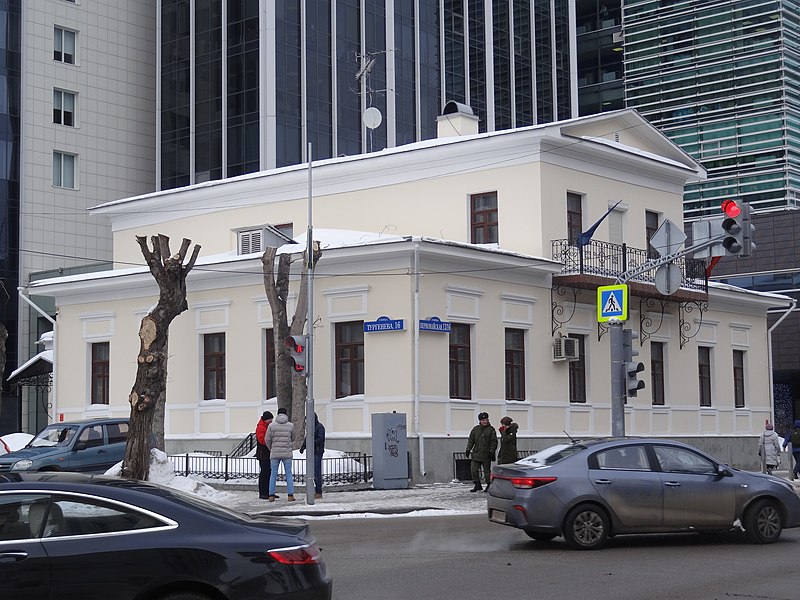 File:Pervomayskaya street 13, Yekaterinburg (1).jpg