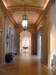 Philbrook Museum of Art Gallery Philbrook - Gang im Erdgeschoss 2.jpg