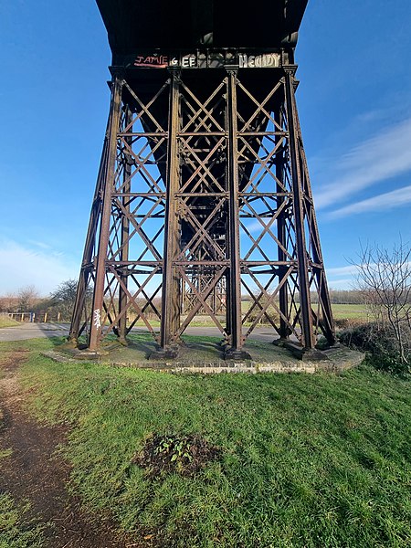 File:Piers of Bennerley Viaduct 04.jpg