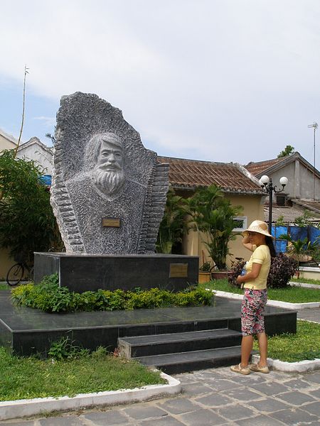 File:Pomnik Kazimierza Kwiatkowskiego w Hoi An-Wietnam.jpg