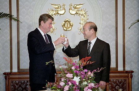 Fail:President_Ronald_Reagan_toasts_with_President_Chun_Doo_Hwan.jpg