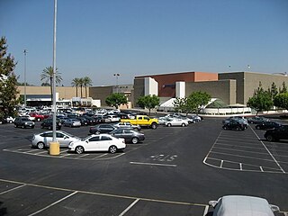 <span class="mw-page-title-main">Puente Hills Mall</span> Shopping mall is Los Angeles County, California, U.S.