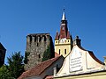 Védőtorony, templomtorony, és a temetőkapu homlokzata