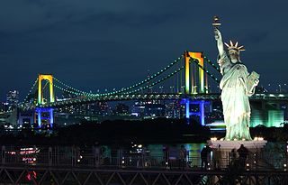 ファイル:Rainbow Bridge (Tokyo) at night 2.JPG - Wikipedia