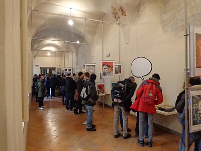 Un des couloirs intérieurs à l'occasion d'une exposition en 2014.