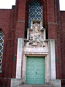 Roisel, église, tympan du portail.