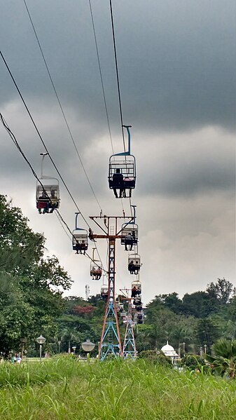 File:Ropeway in Malampuzha Dam.jpg