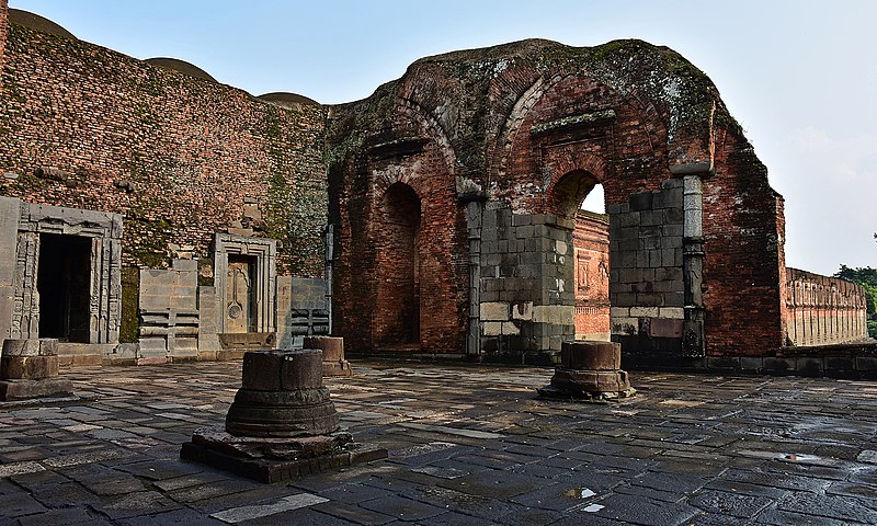 File:Ruins.. Pathan Palace. Adain.jpg