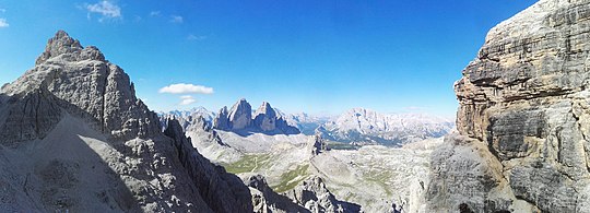 Panoramica delle Tre Cime e del parco naturale regionale delle Dolomiti d'Ampezzo.