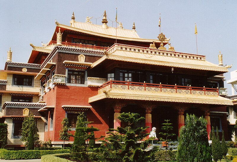 File:Sarnath tibetan temple 1.jpg