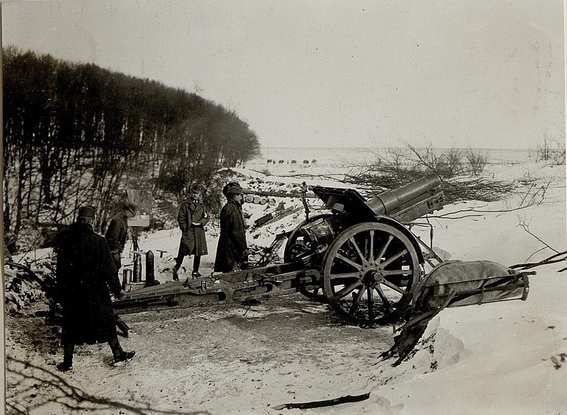 File:Schwere Feldartillerie , 15 cm Skodahaubitze1-19 feuerbereit, am 8.1.1917 (BildID 15542940).jpg