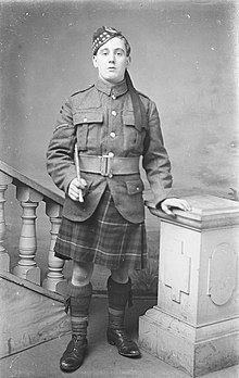 A Seaforth highlander in a Glengarry bonnet during WWI Seaforth highlander in glengarry bonnet (3774135).jpg