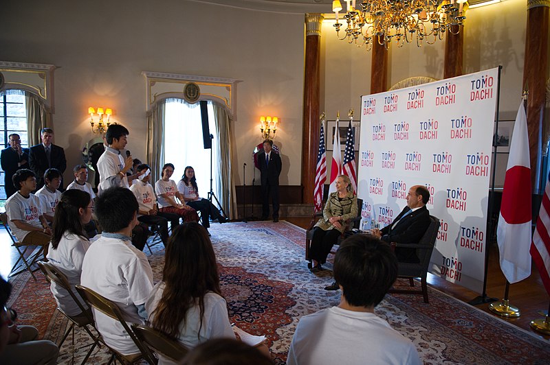 File:Secretary Clinton and Ambassador Roos at the Tomodachi Event (7527648704).jpg