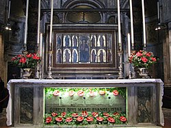Saint Mark's Basilica, the main altar: it retains inside the body of the Apostle St. Mark the Evangelist. St. Mark's Basilica (altar).jpg